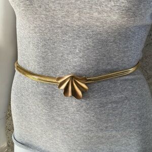 Gold tone stretch chain belt